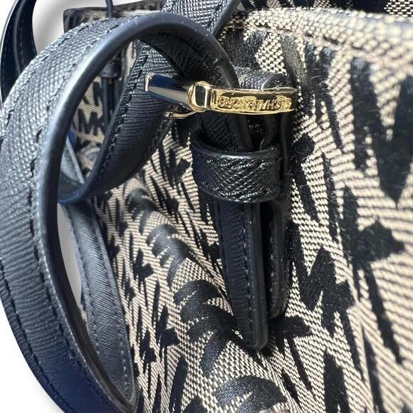 Michael Kors Monogram MK Medium Jet Set Tote Bag Khaki Canvas with Leather Trim - Picture 4 of 9